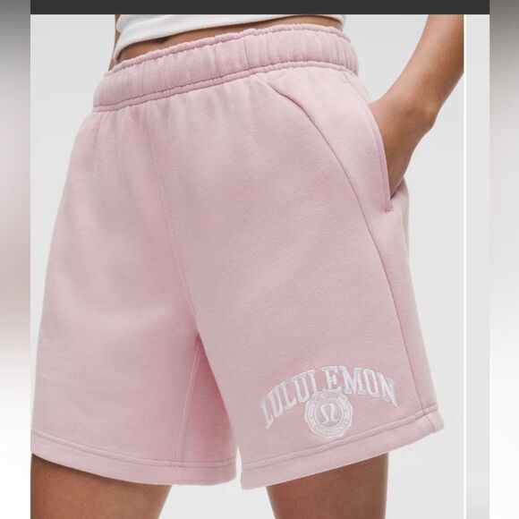 NWT New LULULEMON Scuba Mid-Rise Oversized Short 7